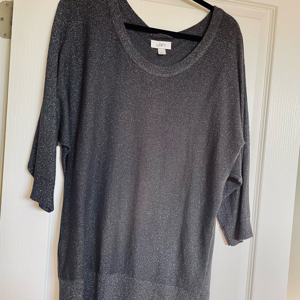 Beautiful sparkly Loft top. Size XL.
